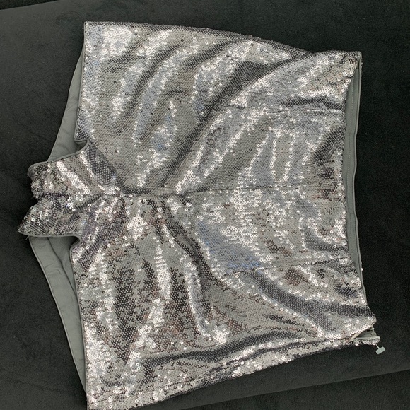 New Forever 21 sequin shorts. Size Small - Picture 4 of 12